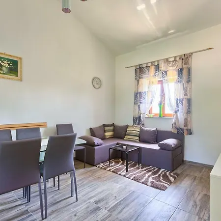 Сasa de vacaciones House Sumber